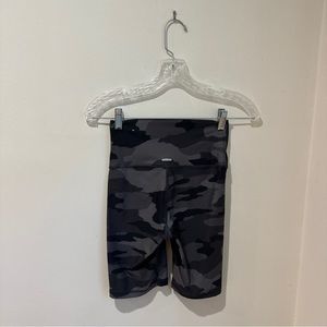 Aerie Chill Play Move Camo Bike Shorts Size S